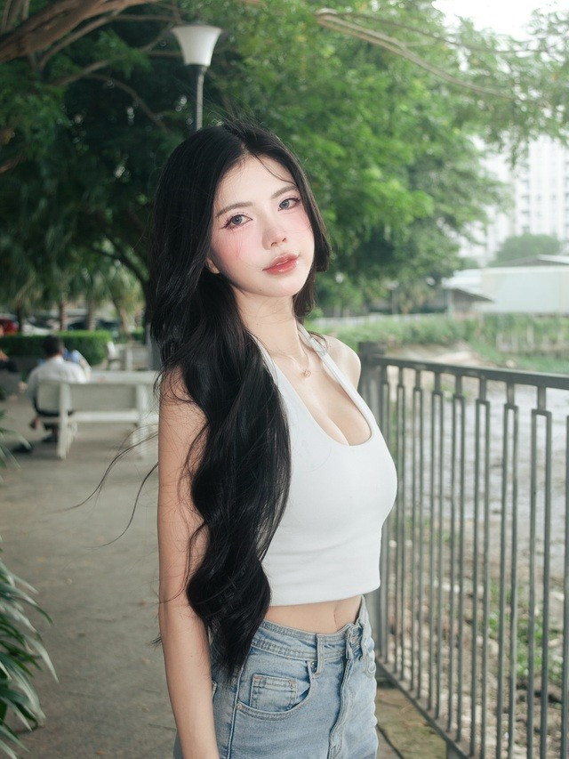 Sự ví von này không chỉ thể hiện sự hóm hỉnh, sáng tạo của cộng đồng fan mà còn cho thấy sự yêu mến, trân trọng của họ dành cho Mai Dora. Vẻ đẹp tự tin, phóng khoáng của Mai Dora đã truyền cảm hứng cho nhiều người, đặc biệt là phái nữ.