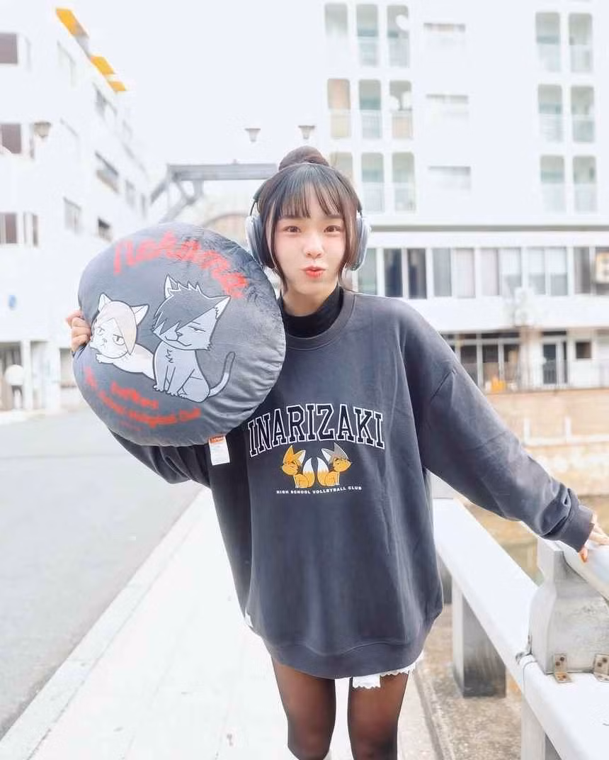 Hot girl làng bóng chuyền này thử sức với nhiều style thời trang khác nhau.