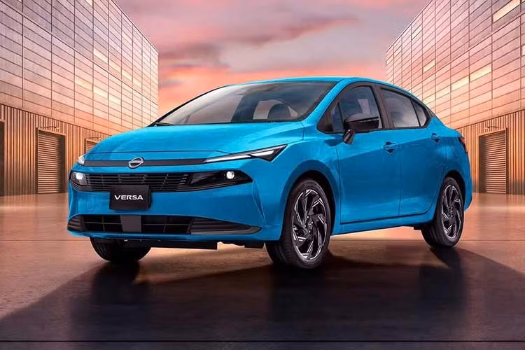 Nissan vừa giới thiệu Versa 2026 tại khu vực Mỹ Latinh và Mexico. Mẫu xe này còn có tên gọi khác là Nissan Almera tại nhiều thị trường Đông Nam Á. Bản nâng cấp mới nhận được nhiều thay đổi đáng kể ở cả ngoại thất lẫn nội thất, nổi bật hơn so với mẫu Nissan KAIT ra mắt trước đó tại Brazil.