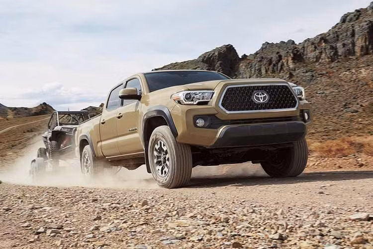 Toyota Tacoma (2011, 2013-2015, 2017-2019, 2021-2025) ﻿ Nếu như Nissan Frontier có liên quan đến Navara thì Toyota Tacoma lại là phiên bản Mỹ của Hilux. Với danh tiếng của Toyota, việc Tacoma xuất hiện trong danh sách này gần như là điều hiển nhiên.