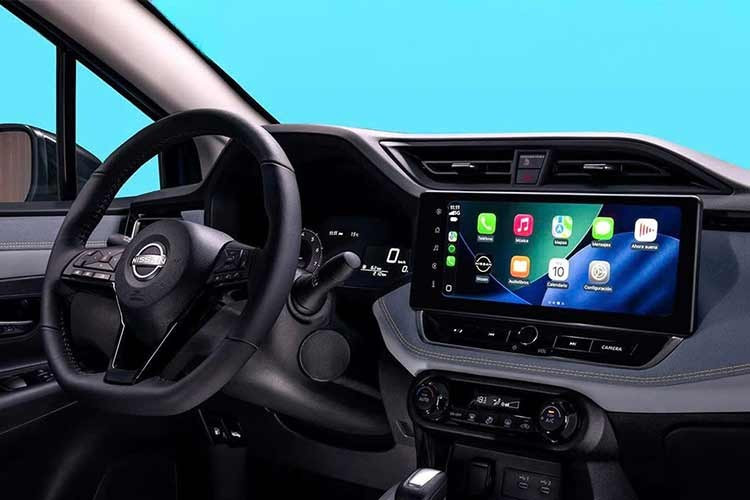 Tại thị trường Mỹ Latinh và Mexico, Versa 2026 sử dụng động cơ xăng 1.6L hút khí tự nhiên, cho công suất tối đa 118 mã lực và dẫn động cầu trước. Trong khi đó, Nissan Almera tại Thái Lan hiện được trang bị động cơ 1.0L IG-Turbo ba xi-lanh dung tích 999 cc, cho công suất 100 mã lực và mô-men xoắn 152 Nm.