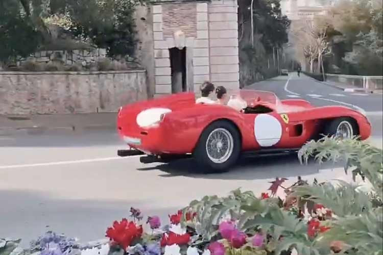 Một video mà cả hai đã đăng tải lên tài khoản Instagram của mình cho thấy họ đang được quay từ trong một chiếc xe hơi chạy song song. Anh ấy đeo kính trong khi cô ấy vẫy bó hoa trắng. Anh ấy mặc một bộ vest màu nhạt, còn cô ấy diện một chiếc váy cưới ren thanh lịch.