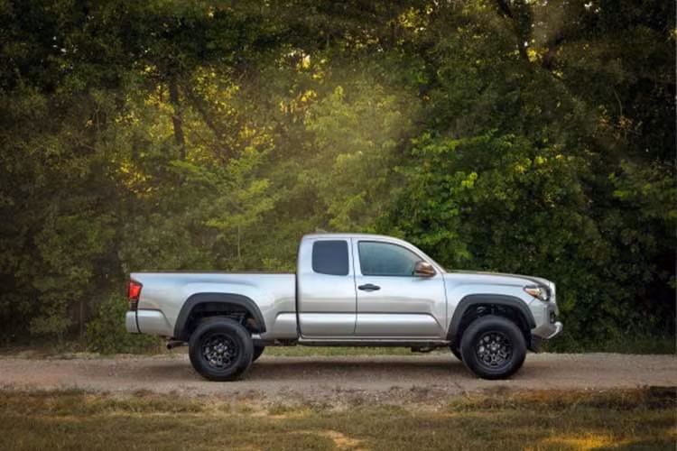 Các phàn nàn phổ biến nhất liên quan đến hệ thống điều hòa không khí (HVAC) hoặc hệ truyền động, chẳng hạn rò rỉ dầu hộp số. Vấn đề về phanh cũng được ghi nhận nhưng với tần suất thấp hơn. Dù vậy, Toyota Tacoma vẫn đáng tin cậy hơn đáng kể so với Ford Ranger.