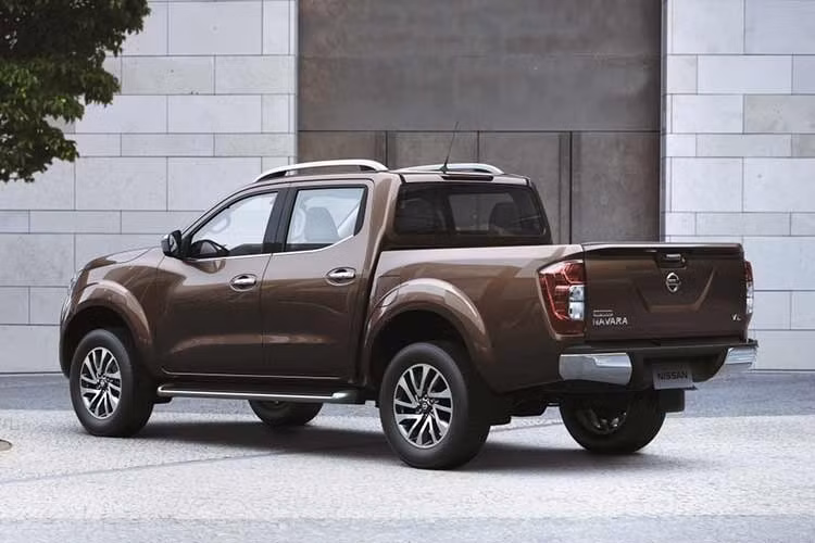 Trên thực tế, phàn nàn phổ biến nhất của chủ xe Frontier lại không liên quan đến hệ thống cơ khí hay điện tử. Thay vào đó, các vấn đề thường gặp thuộc về lớp sơn và chi tiết ốp trang trí ngoại thất. Dù đây vẫn là yếu tố quan trọng, nhưng nhiều người sẽ chấp nhận một chiếc xe có khuyết điểm về sơn hơn là tiềm ẩn rủi ro hỏng hóc nghiêm trọng ở hộp số.