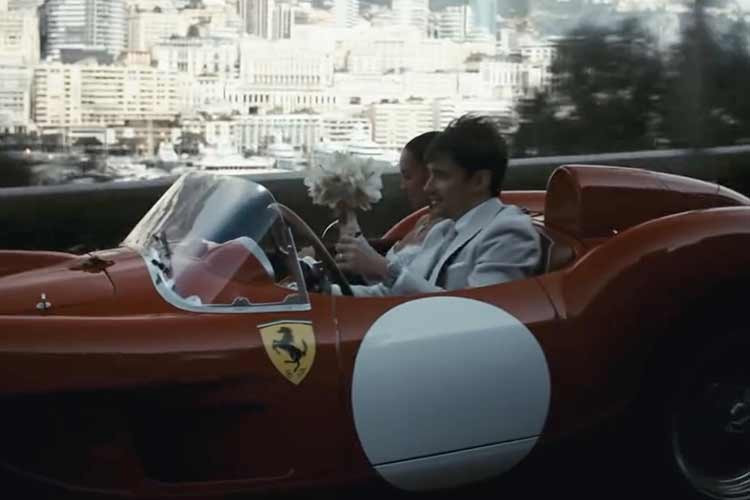 Ferrari 250 Testa Rossa từng ghi dấu trong lịch sử đua xe của hãng xe Italy, nổi tiếng với thiết kế đặc trưng và thành tích ấn tượng tại các giải endurance danh giá. Việc Leclerc - người đã có 8 chiến thắng chặng F1 - lựa chọn mẫu xe biểu tượng này cho ngày trọng đại càng làm tăng ý nghĩa đặc biệt.