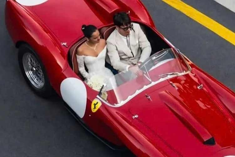 Họ thực sự không có thời gian cho tuần trăng mật. Charles Leclerc phải bay nửa vòng trái đất để tham dự chặng đua Grand Prix đầu tiên của mùa giải. Trong 2 năm qua, họ thường xuyên được bắt gặp quanh khu vực đường đua, trở thành những gương mặt quen thuộc trong các ngày cuối tuần đua.