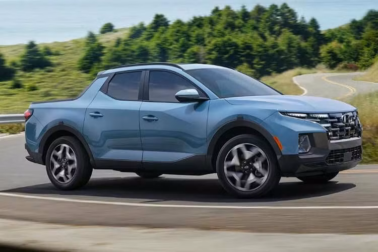 Hyundai Santa Cruz (2024-2025) ﻿ Tương tự Ford Maverick và Honda Ridgeline, Hyundai Santa Cruz cũng là xe bán tải dùng khung gầm xe con. Do đó, mẫu xe này không phải là lựa chọn lý tưởng cho những ai cần khả năng vận hành hạng nặng.