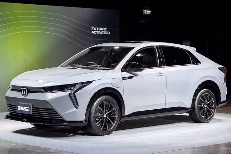 Honda e:N2 chạy điện được xem là phiên bản quốc tế hóa của bộ đôi e:NP2 và e:NS2, phát triển trong khuôn khổ hợp tác giữa Honda Nhật Bản cùng hai liên doanh GAC Honda và Dongfeng Honda tại Trung Quốc. Mẫu xe này dự kiến sẽ ra mắt thị trường Đông Nam Á, cụ thể là Thái Lan vào tháng 23/3/2026.