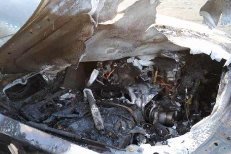 Tuy nhiên, theo thông tin ban đầu, cửa cuốn và máy lạnh của căn nhà cũng bị thiêu rụi, thiệt hại nội thất bên trong ước tính khoảng 2 triệu Đài tệ (1,81 tỷ đồng). Kết quả kiểm tra nồng độ cồn cho thấy tài xế không có dấu hiệu uống rượu bia. Nguyên nhân cụ thể của vụ tai nạn hiện vẫn đang được cảnh sát tiếp tục điều tra, làm rõ.