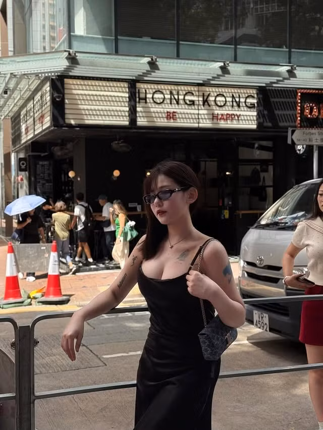 Mỗi bài đăng của coser đều nhận được vô số lượt thích và bình luận, không chỉ bởi nhan sắc nổi bật mà còn vì sự đầu tư nghiêm túc trong từng concept.