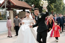 Chú rể đi bộ đón dâu