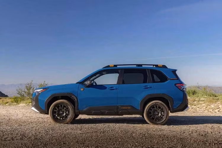 Theo Subaru, việc điện hóa không làm ảnh hưởng đến khả năng vận hành địa hình – yếu tố cốt lõi của phiên bản Wilderness. Mẫu xe mới vẫn duy trì đầy đủ các trang bị off-road đặc trưng, đồng thời cải thiện đáng kể hiệu suất tiêu thụ nhiên liệu.