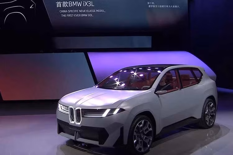 Được phát triển trên nền tảng NA5 thuộc kỷ nguyên Neue Klasse thế hệ mới, mẫu xe này không chỉ đơn thuần là bản kéo dài không gian mà còn là sự lột xác về công nghệ và hiệu suất. Với sự kết hợp giữa kỹ thuật cơ khí Đức và các nền tảng trí tuệ nhân tạo hàng đầu, BMW iX3 L 2026 được kỳ vọng sẽ thiết lập những tiêu chuẩn mới cho xe điện cao cấp trong thời gian tới.