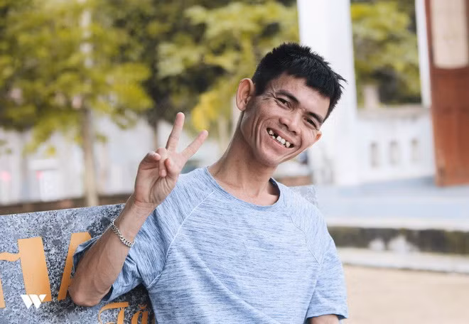 Không đủ sức khỏe làm việc nặng nhọc nên Sô Y Tiết nhận công việc chăn bò thuê.