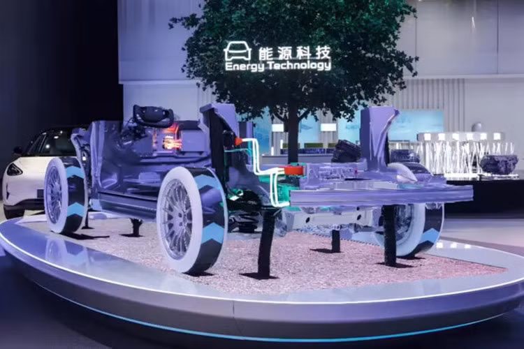 "Trái tim" của mẫu xe Trung Quốc này là động cơ xăng tăng áp có mã BHE15-CFZ với hiệu suất nhiệt 46,1% và công suất tối đa 120 kW (khoảng 161 mã lực). Hiện chưa có thông tin chi tiết về mô-tơ điện của xe.