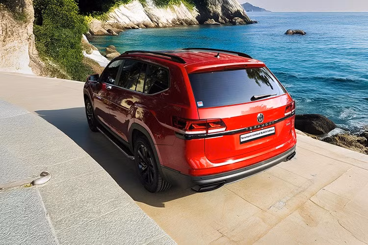 Mô-men xoắn cực đại 350 Nm tại tua máy 1.600 - 4.400 vòng phút. Động cơ kết hợp với hộp số tự động 8 cấp và hệ dẫn động 4 bánh toàn thời gian 4Motion.