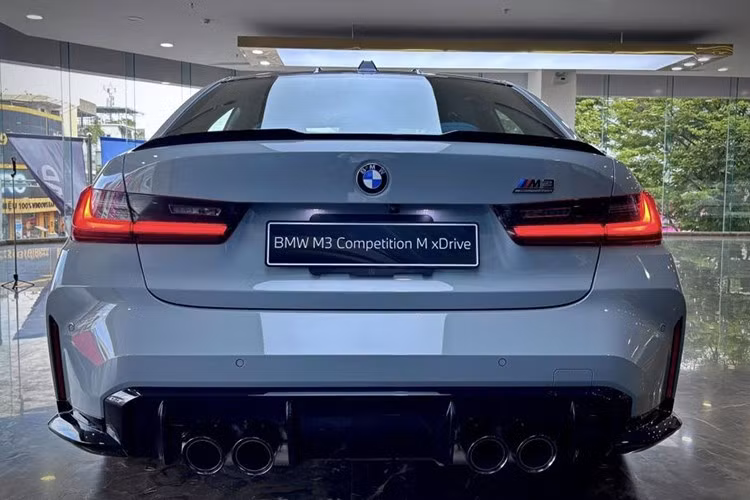 So với phiên bản cũ, động cơ này mạnh hơn 20 mã lực. Nhờ đó, xe có thể tăng tốc từ 0-100 km/h trong 3,5 giây và đạt vận tốc tối đa 250 km/h nếu đi kèm gói M Driver’s Package tùy chọn.