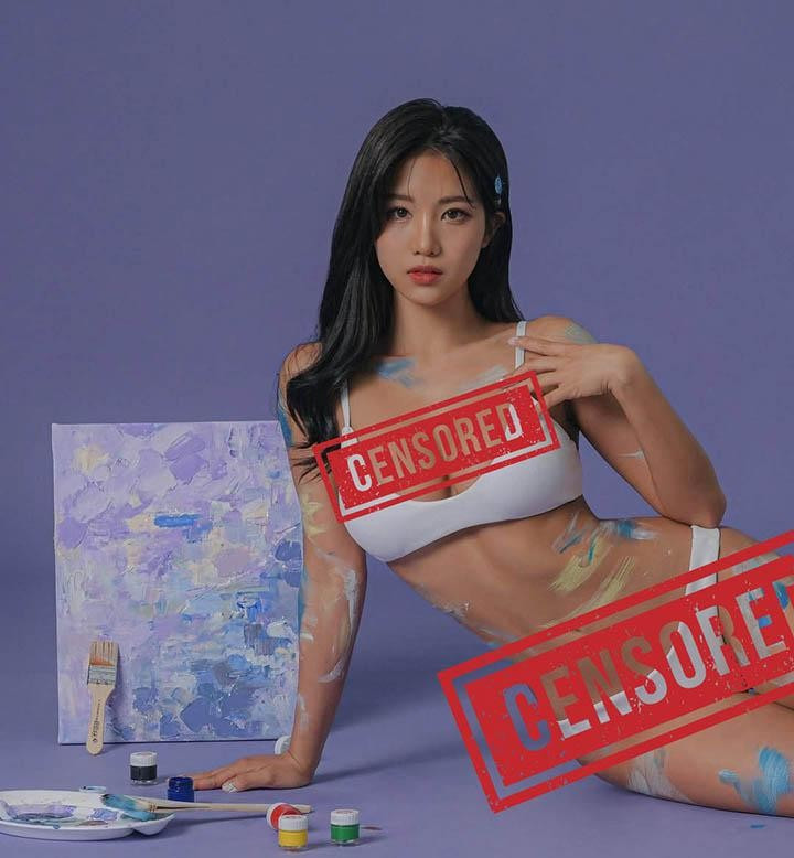 Kyla sở hữu một gương mặt mang đậm nét đẹp hiện đại với làn da mịn màng, sống mũi cao và đôi mắt toát lên sự thông minh, nhạy bén của một người làm kinh doanh.