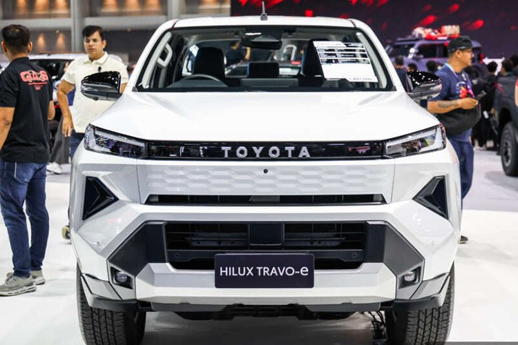 Tuy nhiên, Toyota đã tiến hành tái thiết kế mạnh mẽ cả ngoại thất và nội thất, đồng thời bổ sung hàng loạt công nghệ mới nhằm nâng cao trải nghiệm người dùng. Nền tảng này vẫn đóng vai trò quan trọng trong chiến lược toàn cầu của Toyota, khi tiếp tục được phát triển cho các dòng xe mới như Hilux Champ hay Land Cruiser FJ.