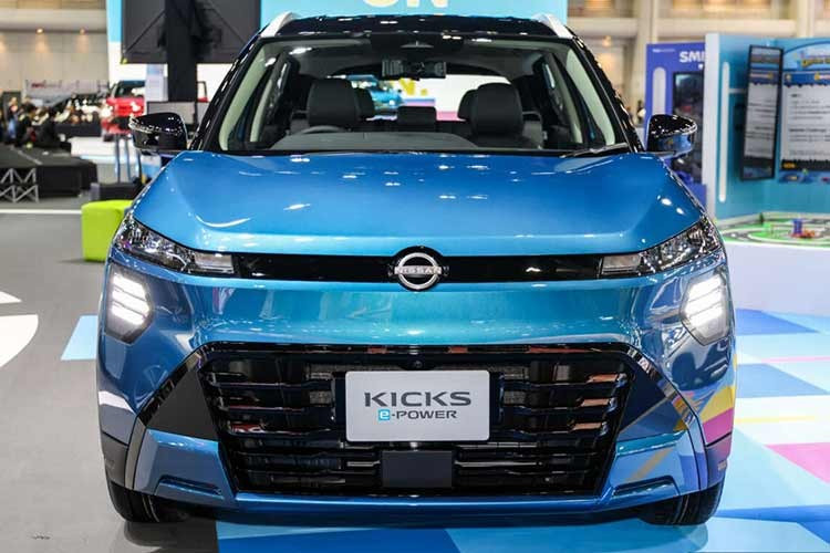 Xe sử dụng pin lithium-ion có dung lượng 2,06 kWh, mang lại khả năng tăng tốc mượt mà, phản hồi nhanh, vận hành êm ái và cảm giác lái tương tự xe điện thuần túy nhưng không cần sạc ngoài hay thay đổi thói quen sử dụng. Hệ thống vận hành một bàn đạp e-Pedal Step cho phép người lái tăng tốc và giảm tốc chỉ bằng bàn đạp ga.