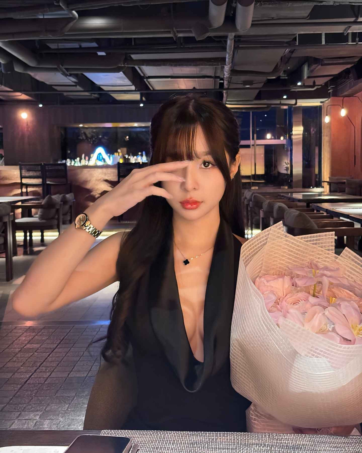 Tammy Phạm từng chia sẻ: "Một người có kiến thức, thông minh sẽ luôn biết cách để làm cho bản thân nổi bật. Và một người có cách ăn nói khéo léo, tử tế, ứng xử chừng mực cũng khiến người xung quanh cảm thấy dễ chịu. Bởi vậy, chỉ đẹp ở ngoại hình thôi chưa đủ. Mỗi chúng ta nên biết cách trau dồi bản thân để trở thành phiên bản hoàn hảo nhất của chính mình".﻿