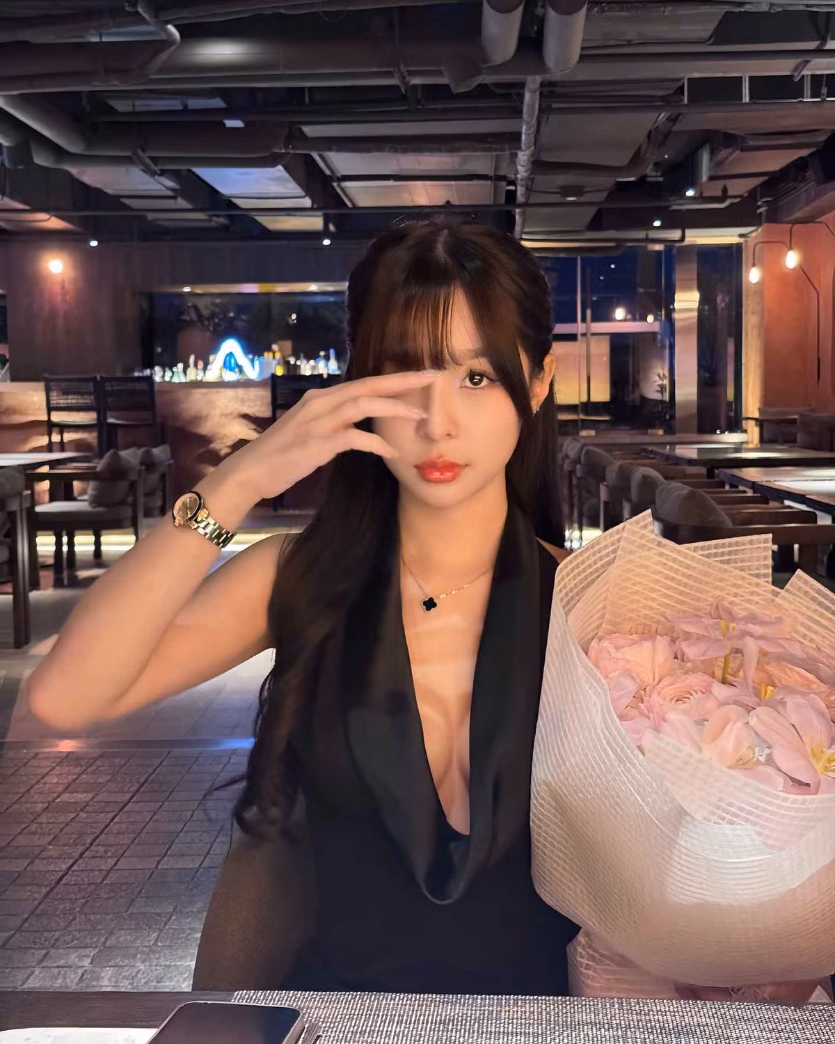 Tammy Phạm từng chia sẻ: "Một người có kiến thức, thông minh sẽ luôn biết cách để làm cho bản thân nổi bật. Và một người có cách ăn nói khéo léo, tử tế, ứng xử chừng mực cũng khiến người xung quanh cảm thấy dễ chịu. Bởi vậy, chỉ đẹp ở ngoại hình thôi chưa đủ. Mỗi chúng ta nên biết cách trau dồi bản thân để trở thành phiên bản hoàn hảo nhất của chính mình".﻿