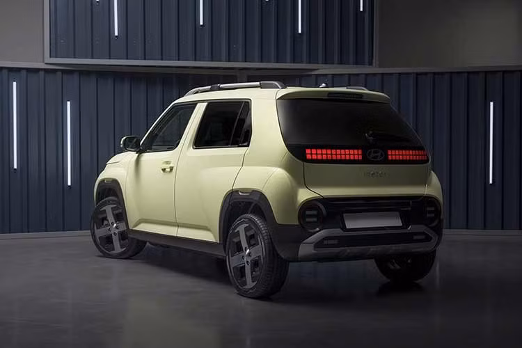 Bộ mâm hợp kim 17 inch của Hyundai Casper Electric Lounge 2026 mang phong cách tương lai giúp tổng thể xe trở nên hiện đại hơn, trong khi hệ thống đèn LED trước và sau được trang bị tiêu chuẩn, tương tự bản Cross.