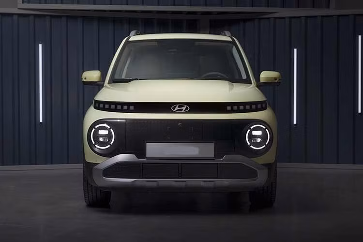 Hiện Hyundai vẫn chưa xác nhận kế hoạch phân phối phiên bản Lounge ra các thị trường quốc tế dưới tên Inster. Song song đó, hãng vẫn duy trì phiên bản Casper chạy xăng tại Hàn Quốc với động cơ 1.0L ba xi-lanh, dù biến thể này không được cung cấp các phiên bản cao cấp như Lounge hay Cross.