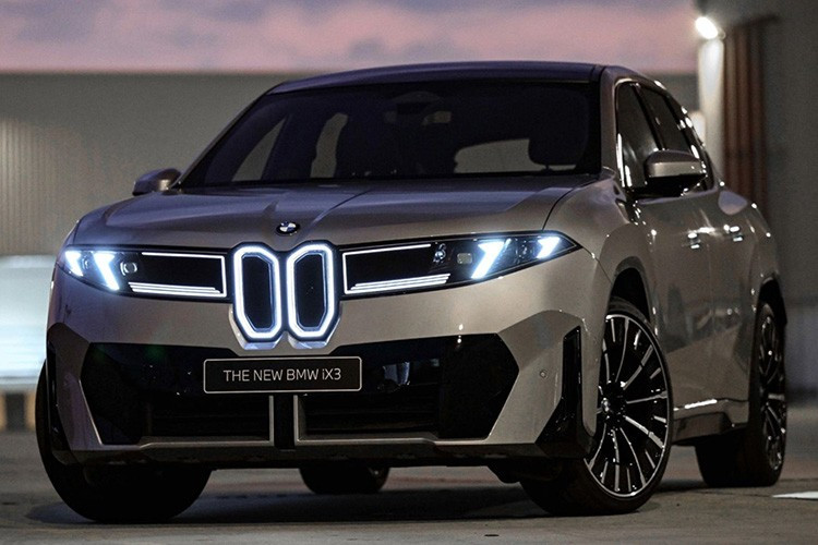 Việc iX3 thế hệ mới xuất hiện tại Đông Nam Á cho thấy xu hướng mở rộng các mẫu xe điện hiệu suất cao trong khu vực. Trong bối cảnh cạnh tranh ngày càng tăng giữa các SUV điện hạng sang, các yếu tố như công nghệ pin, phạm vi hoạt động và trải nghiệm người dùng tiếp tục đóng vai trò quyết định.