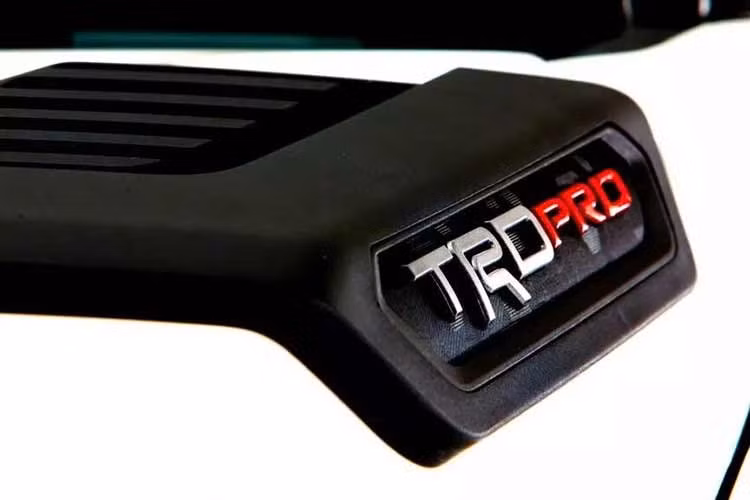 Một dấu hiệu rõ nét cho sự ra đời của TRD Hammer chính là việc đội ngũ nghiên cứu và phát triển của Toyota vừa mang nguyên mẫu Tundra Racing Hybrid tham dự giải đua địa hình Mint 400. Đáng chú ý, hãng xe Nhật gần như không thực hiện bất kỳ hoạt động truyền thông rầm rộ nào cho sự kiện này.