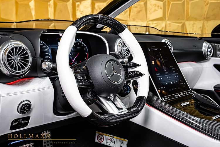 Mercedes-AMG PureSpeed trang bị động cơ V8 Biturbo dung tích 4.0L, sản sinh công suất tối đa 585 mã lực và mô-men xoắn cực đại 800 Nm.