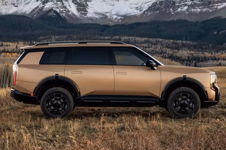 Theo đánh giá, việc tích hợp hệ truyền động điện có thể ảnh hưởng đến các yếu tố quan trọng của khả năng off-road, đặc biệt là khoảng sáng gầm.