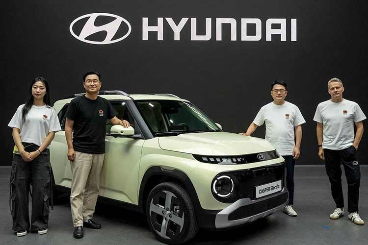 Hyundai vừa chính thức giới thiệu phiên bản cao cấp Lounge dành cho mẫu xe điện nhỏ nhất của hãng – Casper Electric tại thị trường Hàn Quốc, còn được biết đến với tên gọi Inster ở các thị trường quốc tế.