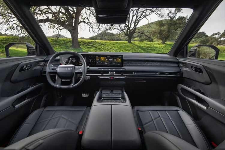 Telluride X-Pro sở hữu khoảng sáng gầm 9,1 inch (231 mm), trong khi Subaru Outback Wilderness – một đối thủ đáng chú ý – đạt 9,5 inch (241 mm) nhưng cũng không có phiên bản hybrid. Điều này cho thấy các mẫu xe thiên hướng địa hình vẫn ưu tiên cấu hình truyền thống để đảm bảo hiệu năng.