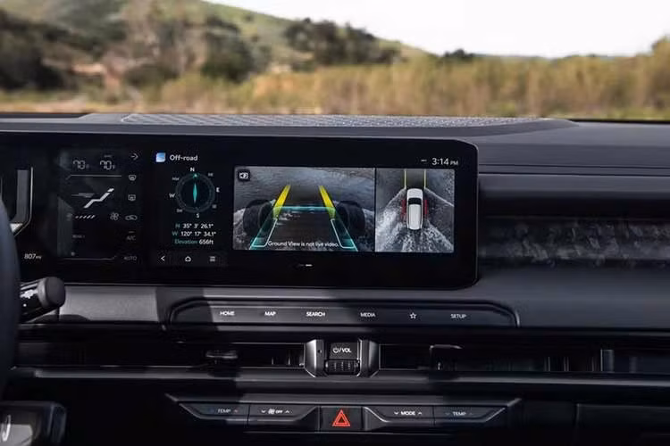 Dù khả năng lội nước và khoảng sáng gầm là những chỉ số đáng chú ý, chúng chưa phản ánh toàn diện khả năng off-road. Các yếu tố như góc tiếp cận, góc vượt đỉnh, góc thoát, hành trình hệ thống treo, tỷ số truyền và đặc biệt là lốp xe mới đóng vai trò quyết định.