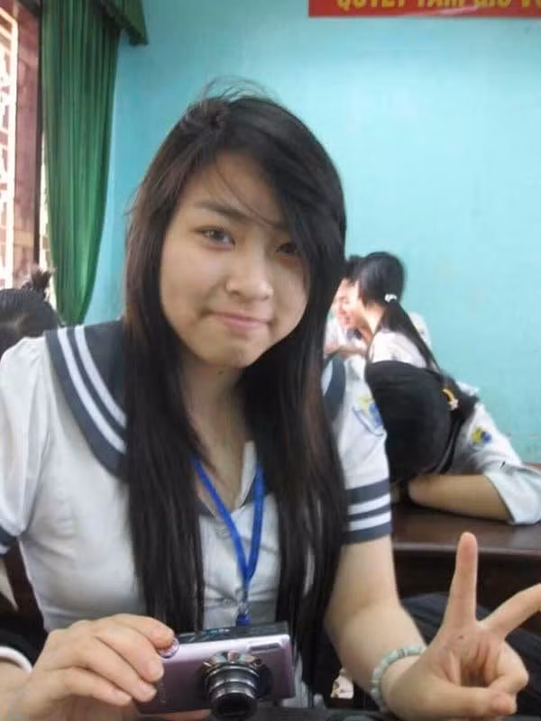 Sự thay đổi rõ rệt về ngoại hình khiến Trần Bích Hạnh không tránh khỏi những nghi vấn liên quan đến phẫu thuật thẩm mỹ.