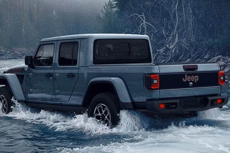 Giá bán của Jeep Gladiator Rubicon thông thường bắt đầu từ 52.000 đô la, giống với phiên bản Mojave. Rubicon X và Mojave X có cùng giá khởi điểm là 59.995 đô la, và các phiên bản thấp hơn Willys, Sport S và Sport có thể được đặt hàng với giá lần lượt là 45.230 đô la (1,178 tỷ đồng), 42.025 đô la và 38.830 đô la (1,95 và 1,011 tỷ đồng) chưa bao gồm phí vận chuyển.