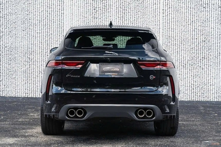 Nền tảng kiến ​​trúc điện Jaguar của mẫu xe mới sẽ được chia sẻ với một mẫu SUV cỡ lớn, dự kiến ​​sẽ gián tiếp thay thế F-Pace trong dòng sản phẩm. Đến cuối thập kỷ này, bộ ba xe sử dụng kiến ​​trúc điện Jaguar sẽ được hoàn thiện với một mẫu sedan thay thế XJ.