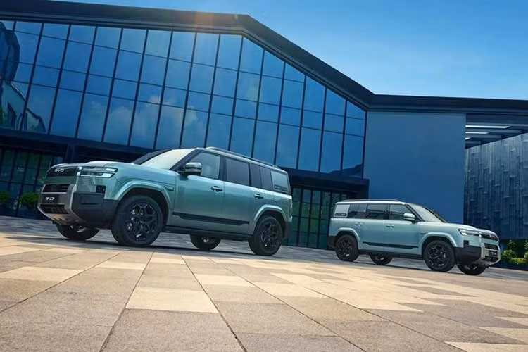 Land Rover Defender là một biểu tượng của nước Anh nhưng mẫu xe này sắp phải đối mặt với sự cạnh tranh đáng gờm ngay trên sân nhà. Đối thủ lần này là BYD Ti 7, dự kiến sẽ ra mắt vào tháng 1/2027. Với thiết kế như sự pha trộn giữa Land Rover Defender và Hyundai SantaFe.