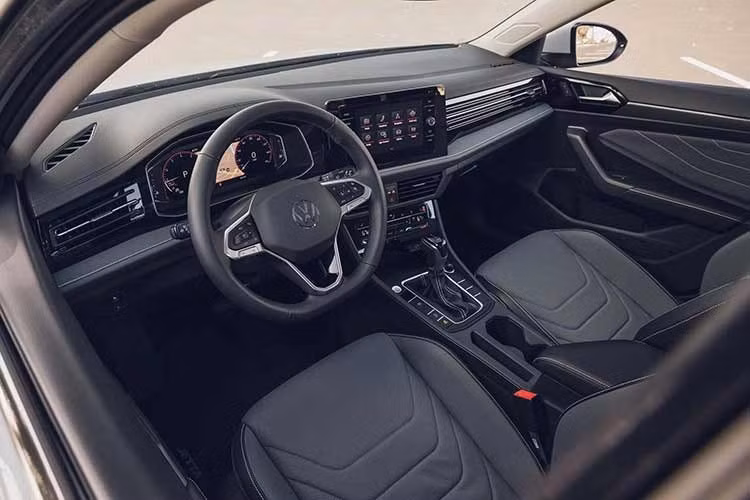 Jetta M6 được trang bị tiêu chuẩn một động cơ điện duy nhất với công suất 113kW (152 mã lực). Tốc độ tối đa của xe được giới hạn ở mức 166km/h. Một phiên bản mạnh mẽ hơn sử dụng động cơ điện 145kW (194 mã lực). Tốc độ tối đa của phiên bản này đạt 172km/h.