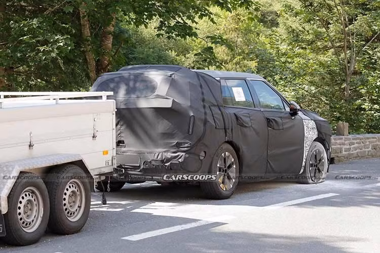 Theo các nhiếp ảnh gia chuyên săn xe thử nghiệm, sự cố xảy ra khi đội ngũ kỹ sư Hyundai thực hiện bài kiểm tra độ bền của hệ thống phanh bằng cách kéo theo một rơ-moóc và liên tục di chuyển lên xuống các cung đường đèo.