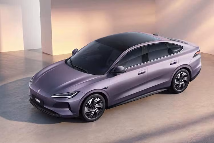 Trên thế giới, người tiêu dùng chỉ biết tới Jetta với vai trò là một mẫu sedan hạng C có lịch sử lâu năm của Volkswagen. Nhưng tại Trung Quốc, Jetta còn là một thương hiệu con trực thuộc liên doanh FAW-Volkswagen từ năm 2019.