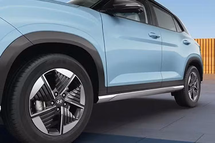 Theo công bố từ nhà sản xuất, bản sử dụng pin 42 kWh có thể di chuyển tối đa 420 km sau mỗi lần sạc đầy, trong khi bản dùng pin 51,4 kWh đạt quãng đường 510 km theo tiêu chuẩn thử nghiệm AIS 040 (Rev.1).