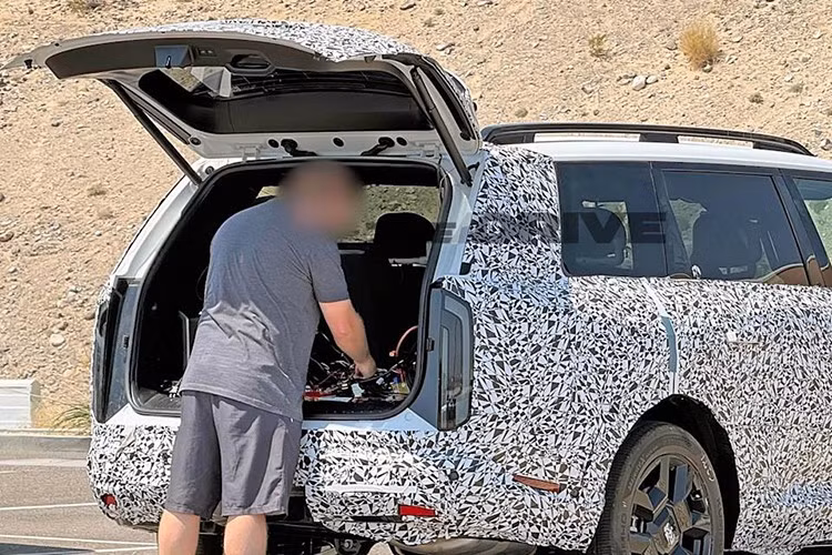 Mẫu xe SUV cỡ lớn KIa Telluride thế hệ mới dự kiến được giới thiệu vào cuối năm 2025 và bán ra từ đầu năm 2026. Xe tiếp tục được lắp ráp tại nhà máy Kia ở West Point, bang Georgia (Mỹ).