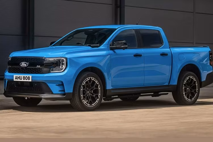 Việc kết hợp giữa động cơ xăng tăng áp 2.3L và mô-tơ điện được xem là bước nhảy vọt đáng kể so với bản diesel V6 hiện tại, mạnh hơn khoảng 40 mã lực và gần 100 Nm mô-men xoắn.