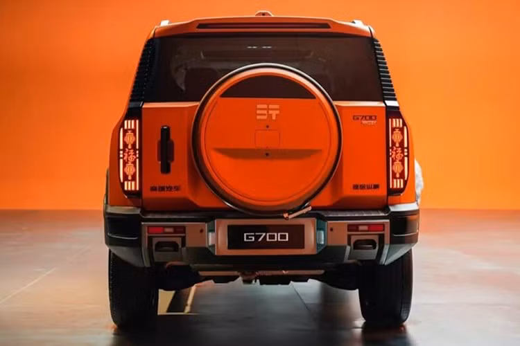 Theo nhà sản xuất, Jetour Zongheng G700 có thể lội nước trong 40 phút với tốc độ tối đa 4,5 hải lý/giờ. Cabin xe cũng có khả năng chịu áp suất nước 20kPa và dòng nước chảy 5m/s. Theo nhà sản xuất, Jetour Zongheng G700 có thể lội nước trong 40 phút với tốc độ tối đa 4,5 hải lý/giờ. Cabin xe cũng có khả năng chịu áp suất nước 20kPa và dòng nước chảy 5m/s.