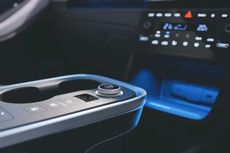 Một số bản cao cấp của Hyundai Creta Electric 2025 còn có thêm camera hành trình, sạc không dây cho hàng ghế sau và loạt tính năng hỗ trợ người lái.