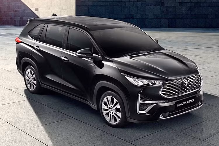 Xe được nhập khẩu nguyên chiếc từ Indonesia được phân phối với hai phiên bản sử dụng động cơ hybrid 2.0L, có giá lần lượt là 1.379.000 Baht (1,12 tỷ đồng) cho bản Smart và 1.489.000 Baht (1,2 tỷ đồng) cho bản Premium.