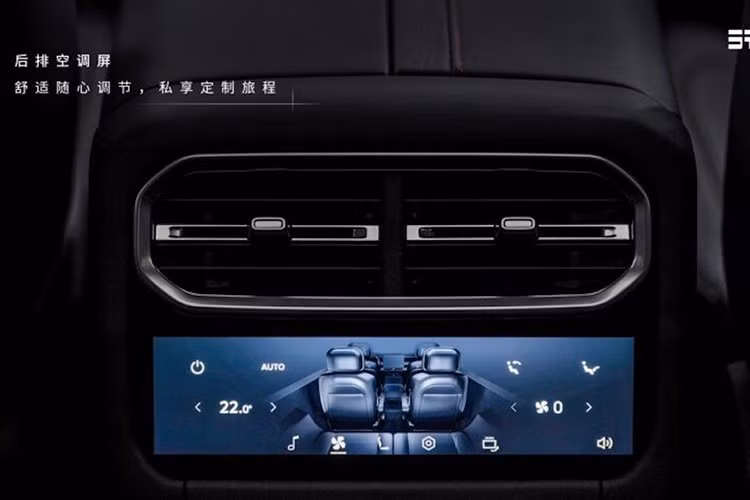 Kết hợp với bộ pin 4C Shenxing tích hợp do CATL cung cấp, Jetour Zongheng G700 có phạm vi hoạt động lên đến 1.400km. Với chế độ sạc nhanh, pin có thể sạc từ 30% lên 80% chỉ trong 10 phút.