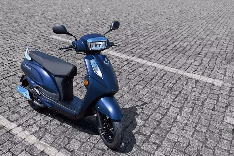 Về ngoại hình, mẫu xe tay ga Suzuki Address 125 2025 dù vẫn giữ lại kiểu dáng quen thuộc của thế hệ trước, nhưng được tinh chỉnh ở nhiều chi tiết để trở nên hiện đại và thể thao hơn.